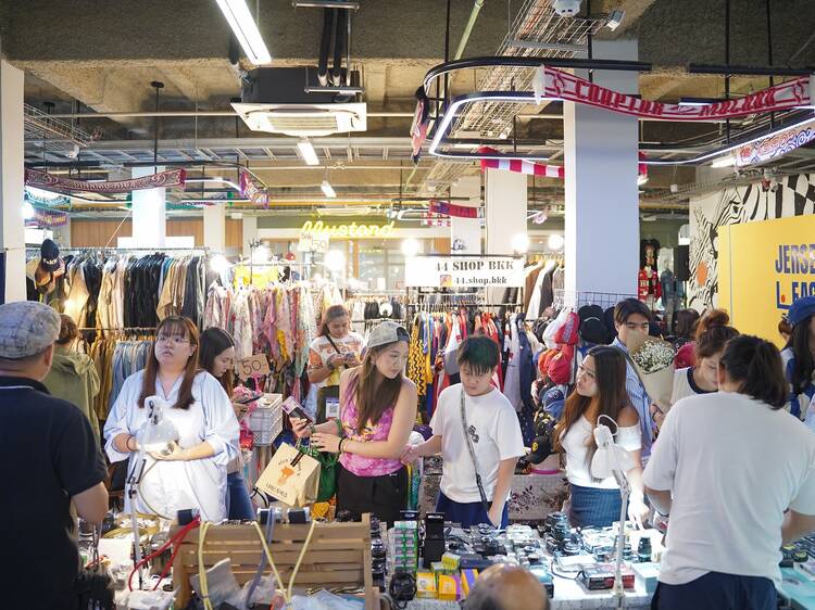 Tay Flea Market