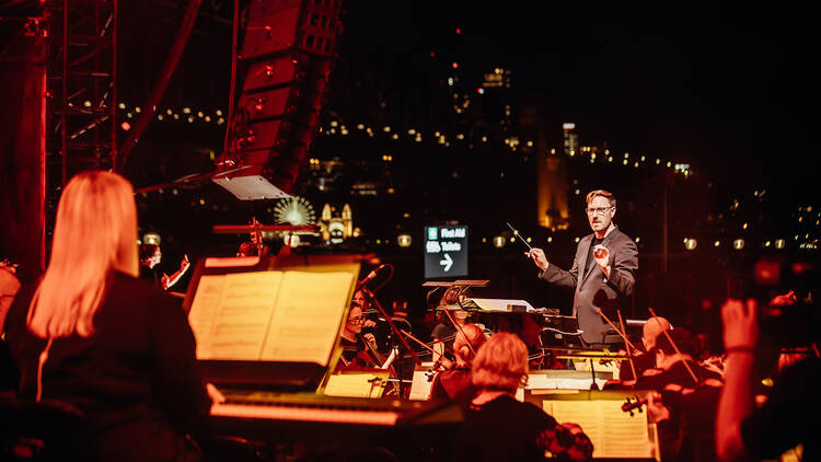 Benjamin Northey conducting an orchestra