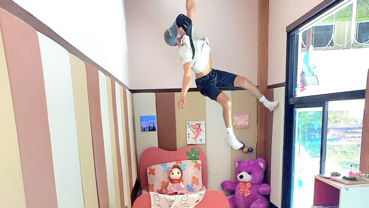 Strike a pose upside down at Baan Teelanka