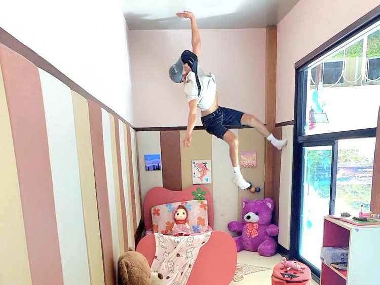 Strike a pose upside down at Baan Teelanka