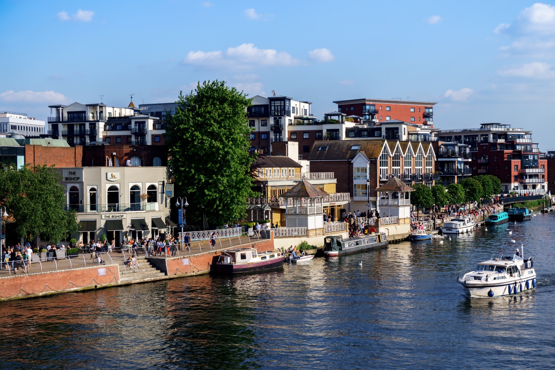 A new floating restaurant could be coming to the Thames