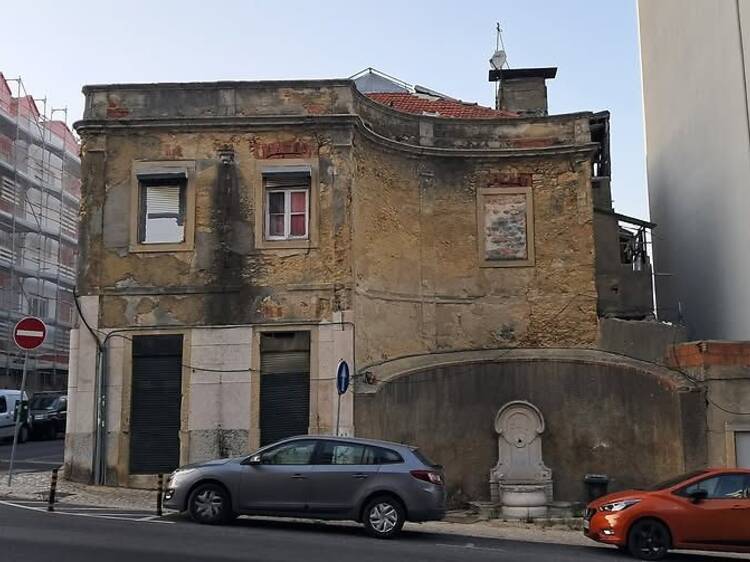 Há um chafariz abandonado no Alto do Varejão. Munícipes pedem o seu restauro