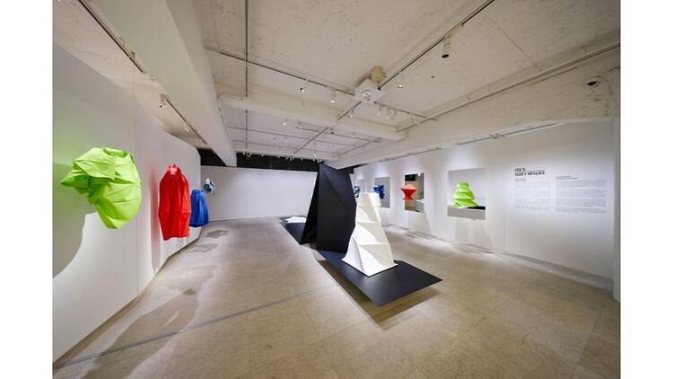 折りから生まれる かたちと思考 折りから生まれる かたちと思考