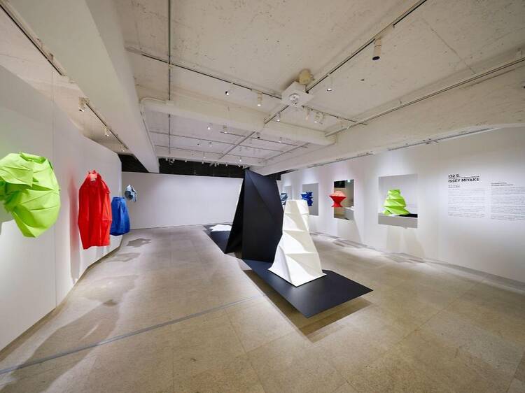 折りから生まれる かたちと思考 折りから生まれる かたちと思考