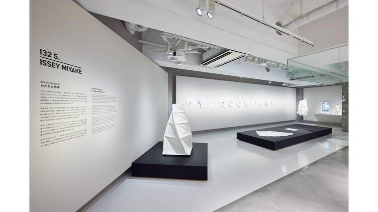 折りから生まれる かたちと思考