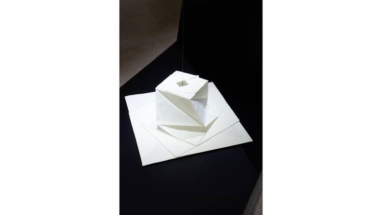 折りから生まれる かたちと思考