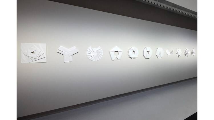 折りから生まれる かたちと思考