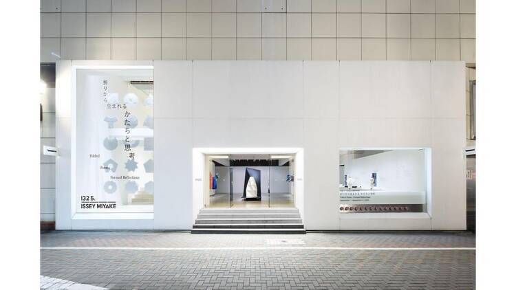 折りから生まれる かたちと思考