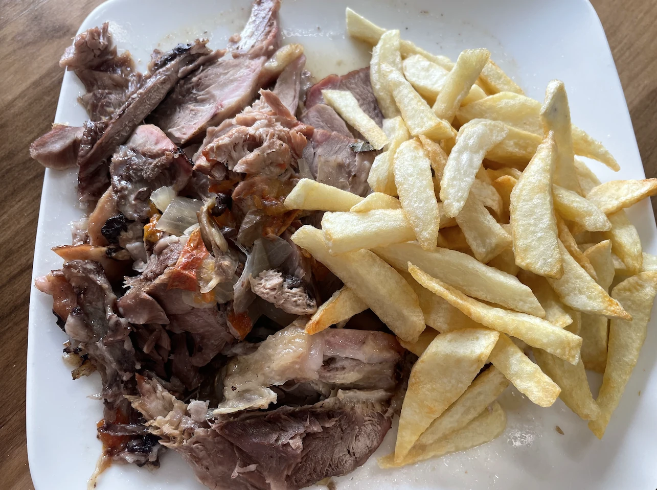 Fastuoso codillo con patatas del Bar Galicia del Paral&middot;lel