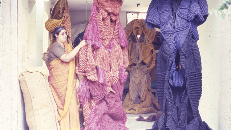 Mrinalini Mukherjee surrounded by her pink and purple fibre sculptures Mrinalini Mukherjee surrounded by her pink and purple fibre sculptures