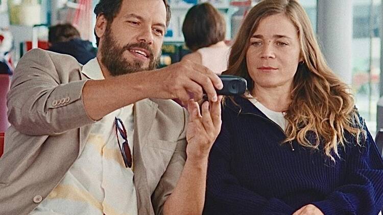 Everybody Loves Jeanne (2022)