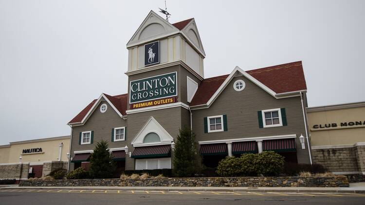 Clinton Crossing Premium Outlets