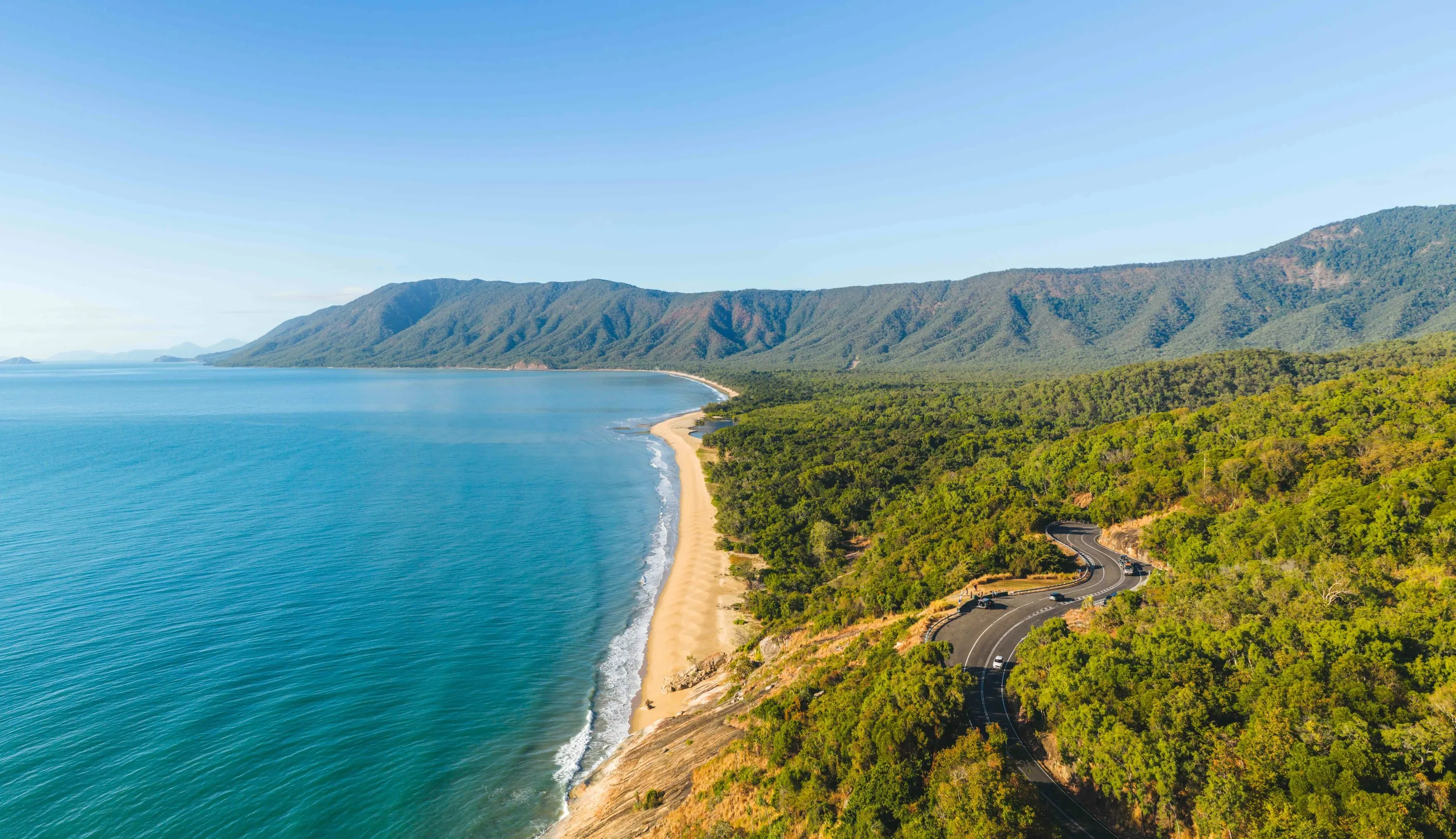 Lookout on Captain Cook Highway between Cairns and Port Douglas