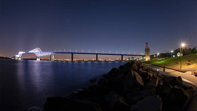 ベイサイドの光に包まれる。