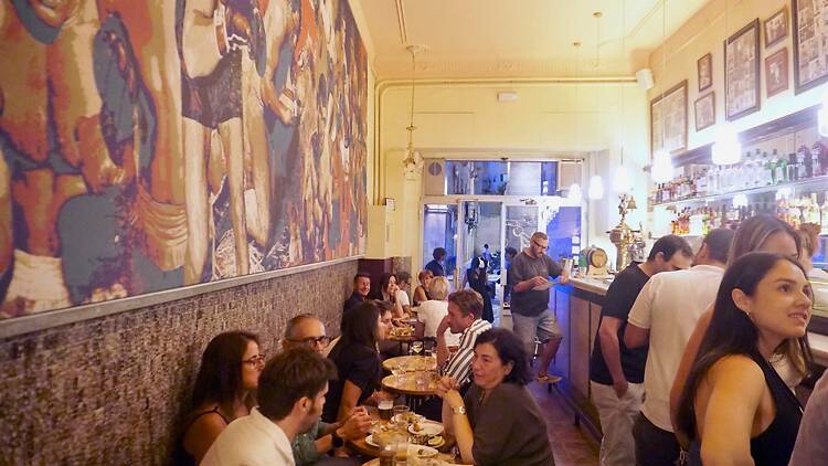 El Bar Mundial, marisqueria popular, torna a la vida
