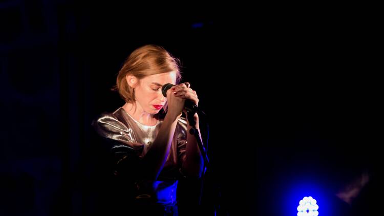 La poeta Violeta Gil La poeta Violeta Gil