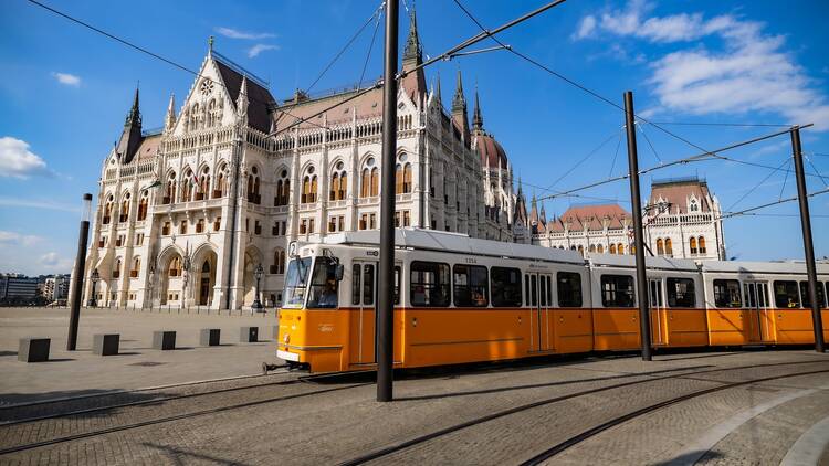 Tram 2