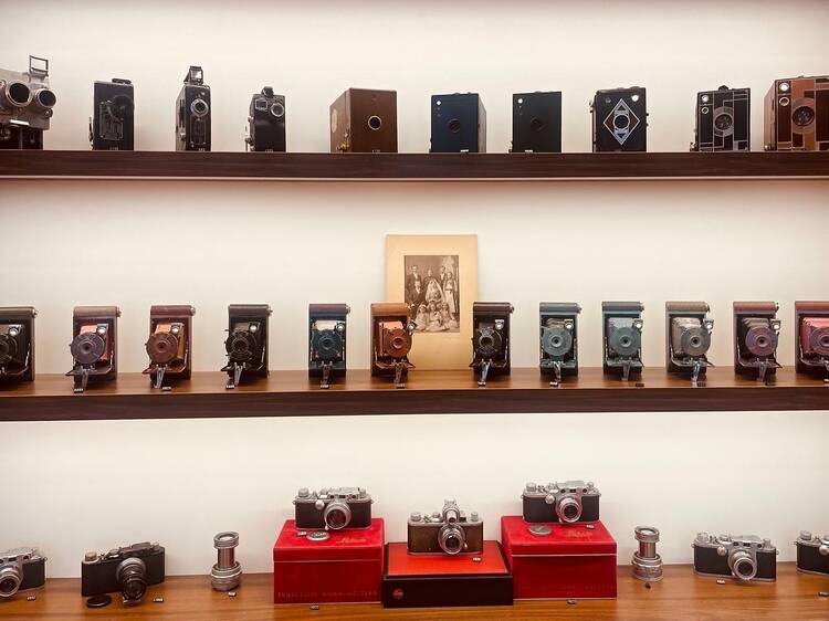 Um tesouro analógico no Porto. Esta loja-museu tem 700 câmaras que percorrem a história da fotografia