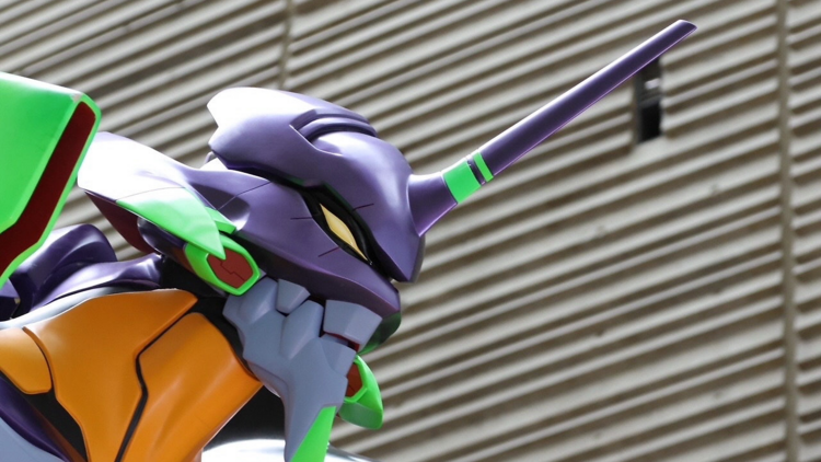Eva statue