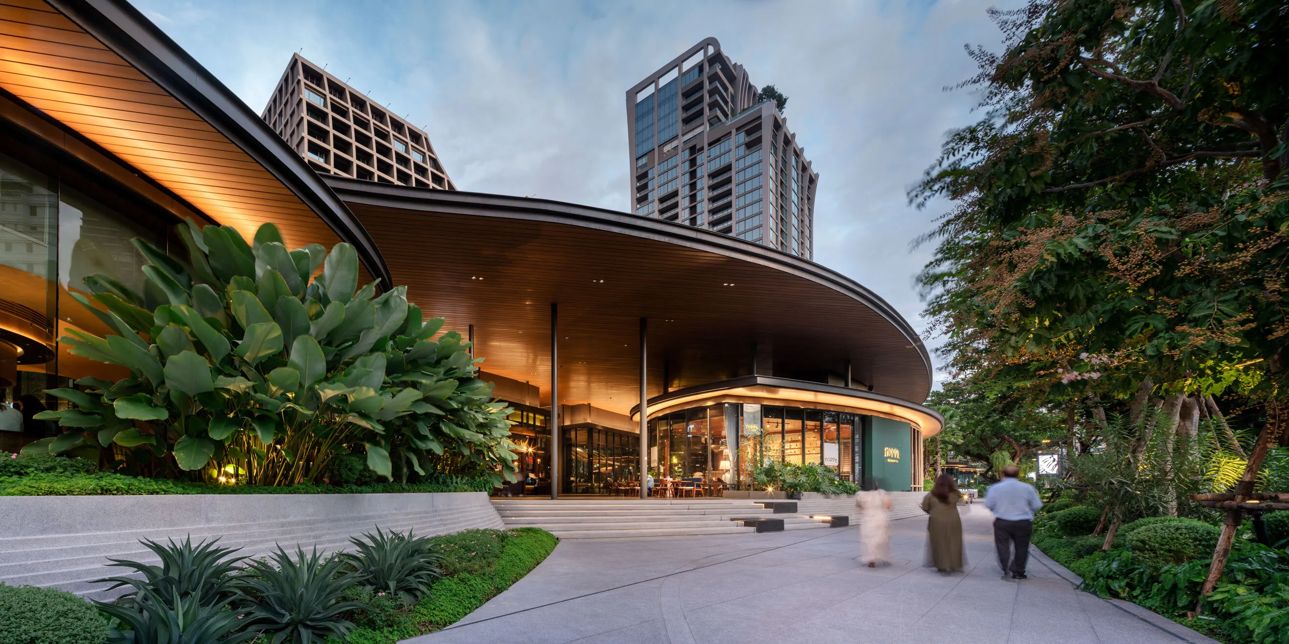 Velaa Sindhorn Village Langsuan