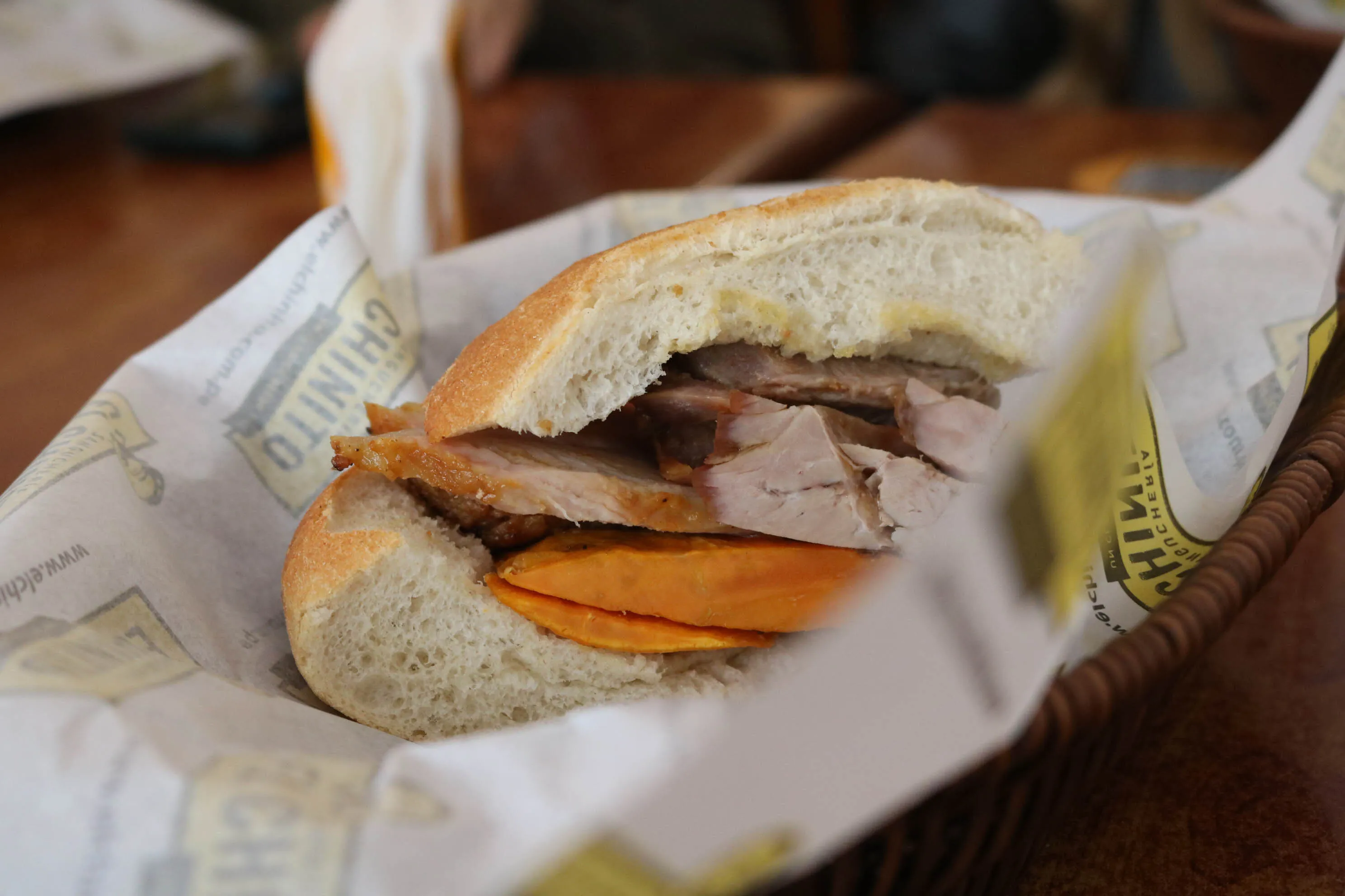 pan-con-chicharrón