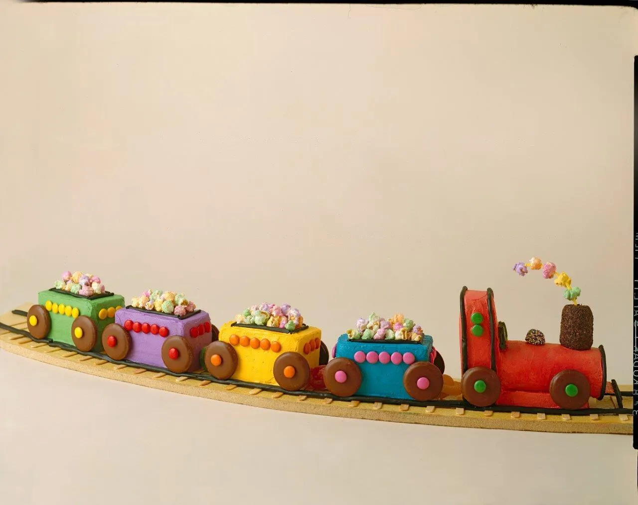 Train cake