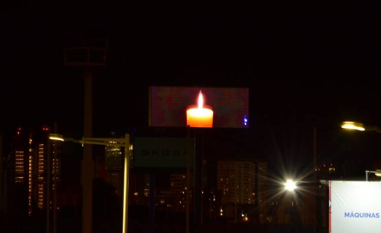 Essays for Peace, pau, espelmes