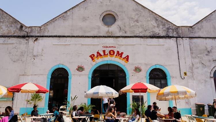 People eating outside a restaurant called Paloma in Lisbon
