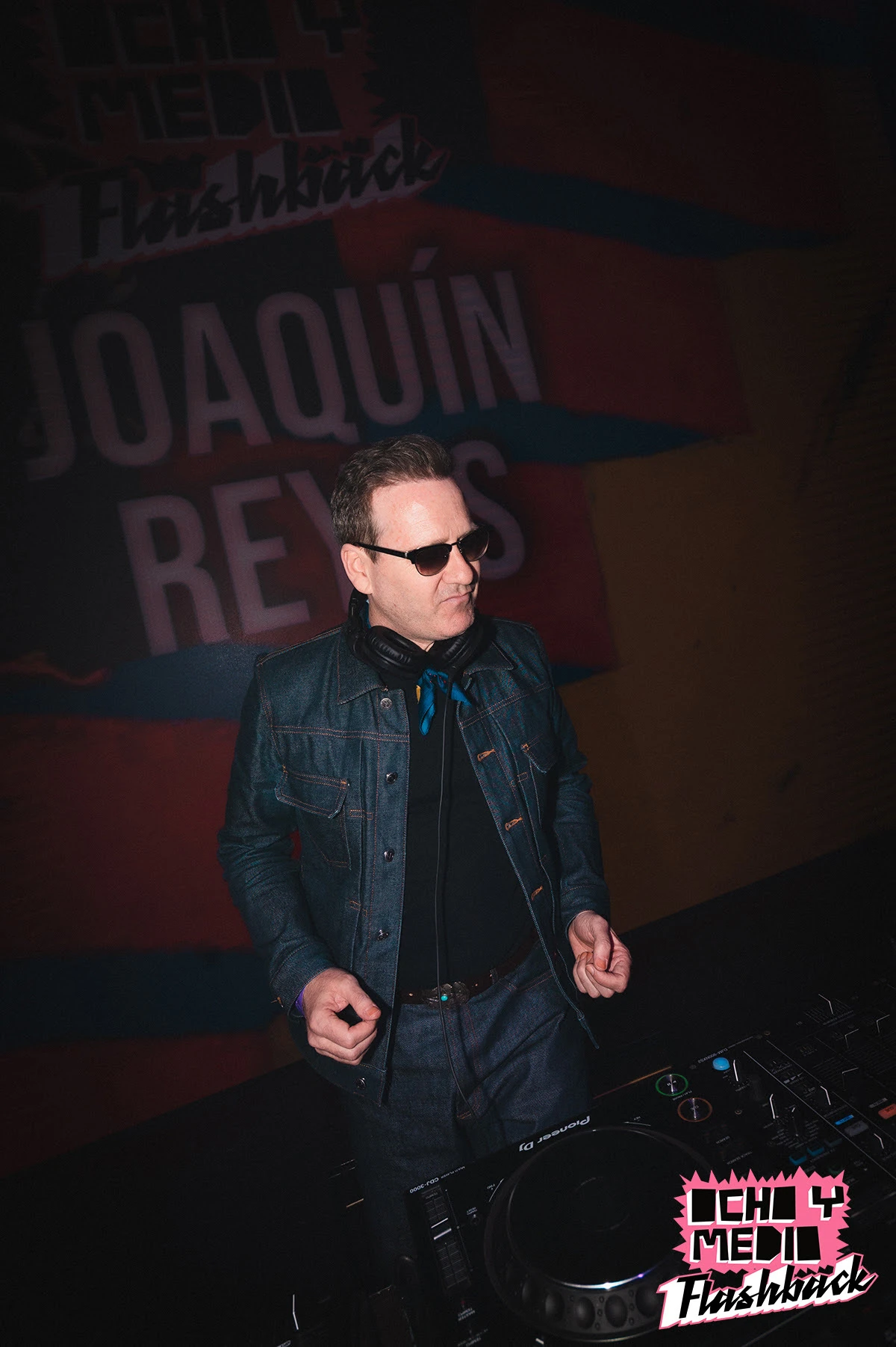 Joaqu&iacute;n Reyes como DJ en Ochoymedio