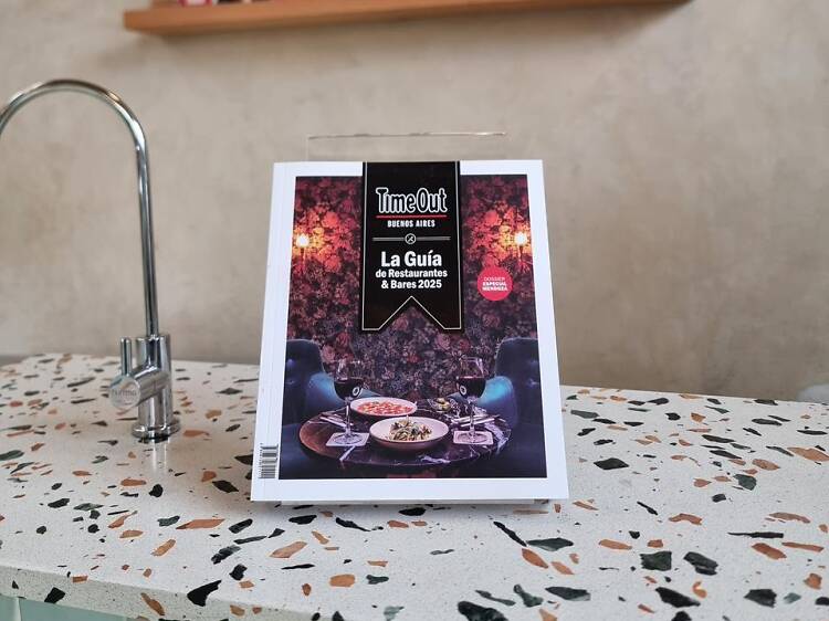 Tu guía foodie de bolsillo ya está en las cafeterías más cool de Buenos Aires