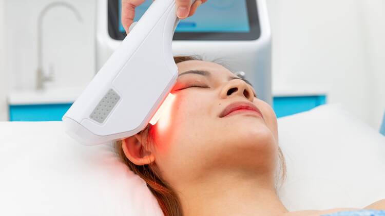 What does a TriLight Facial Therapy session look like?