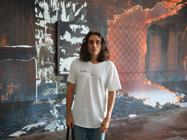 1. 現代の洞窟壁画に足を踏み入れる。