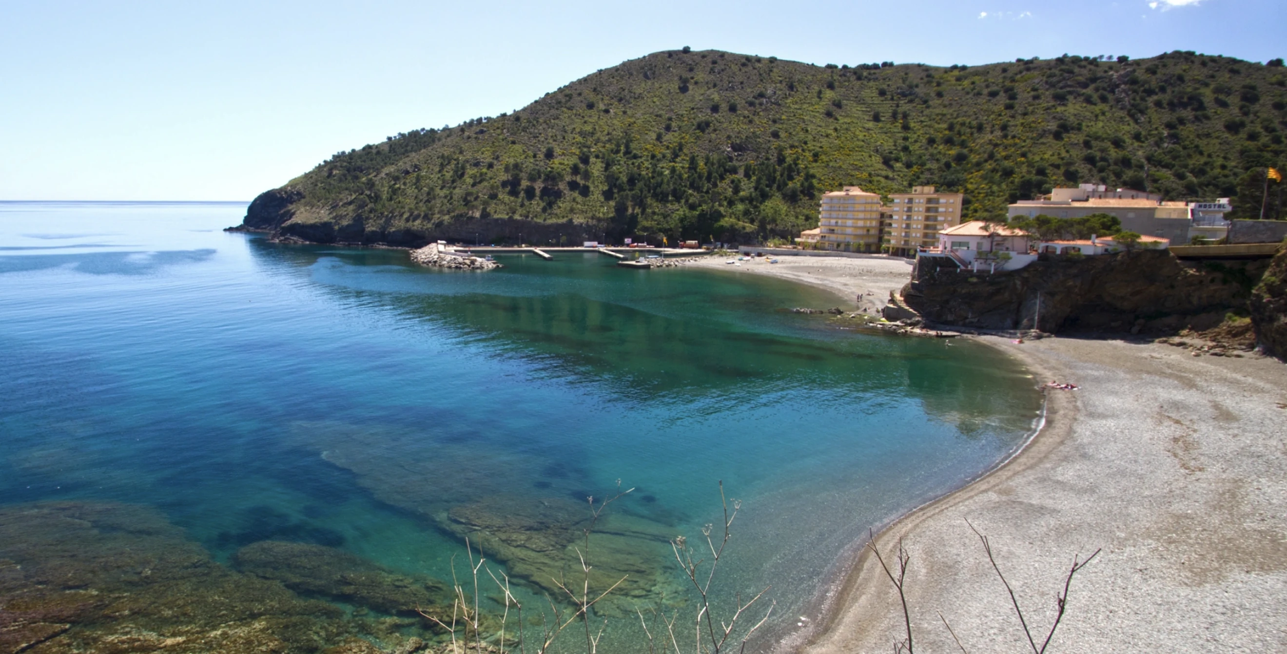 Les dos playas urbanas de Colera 