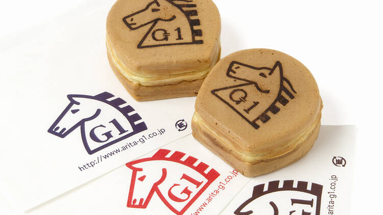 2. 名物グルメは記念に頬張る。 2. 名物グルメは記念に頬張る。