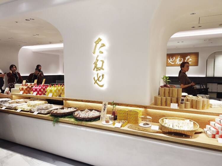 西武池袋本店の「デパチカ」がリニューアルオープン