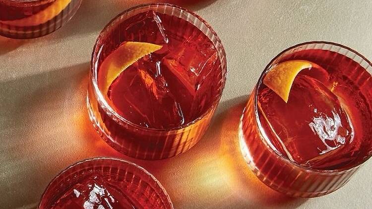 Les bars parisiens célèbrent le plus mythique des cocktails italiens