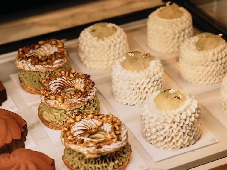 Una de las mejores pastelerías de Londres aparece en Madrid: el rincón más dulce y lujoso está en este hotel por tiempo limitado