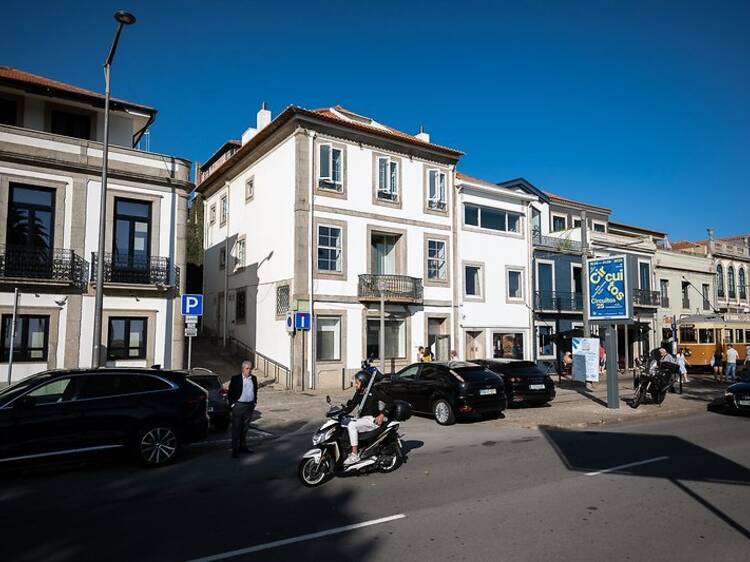 Conheça a Biblioteca Poética Eugénio de Andrade