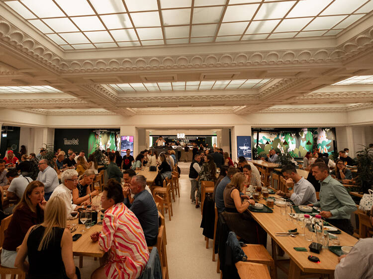GROUP DINING