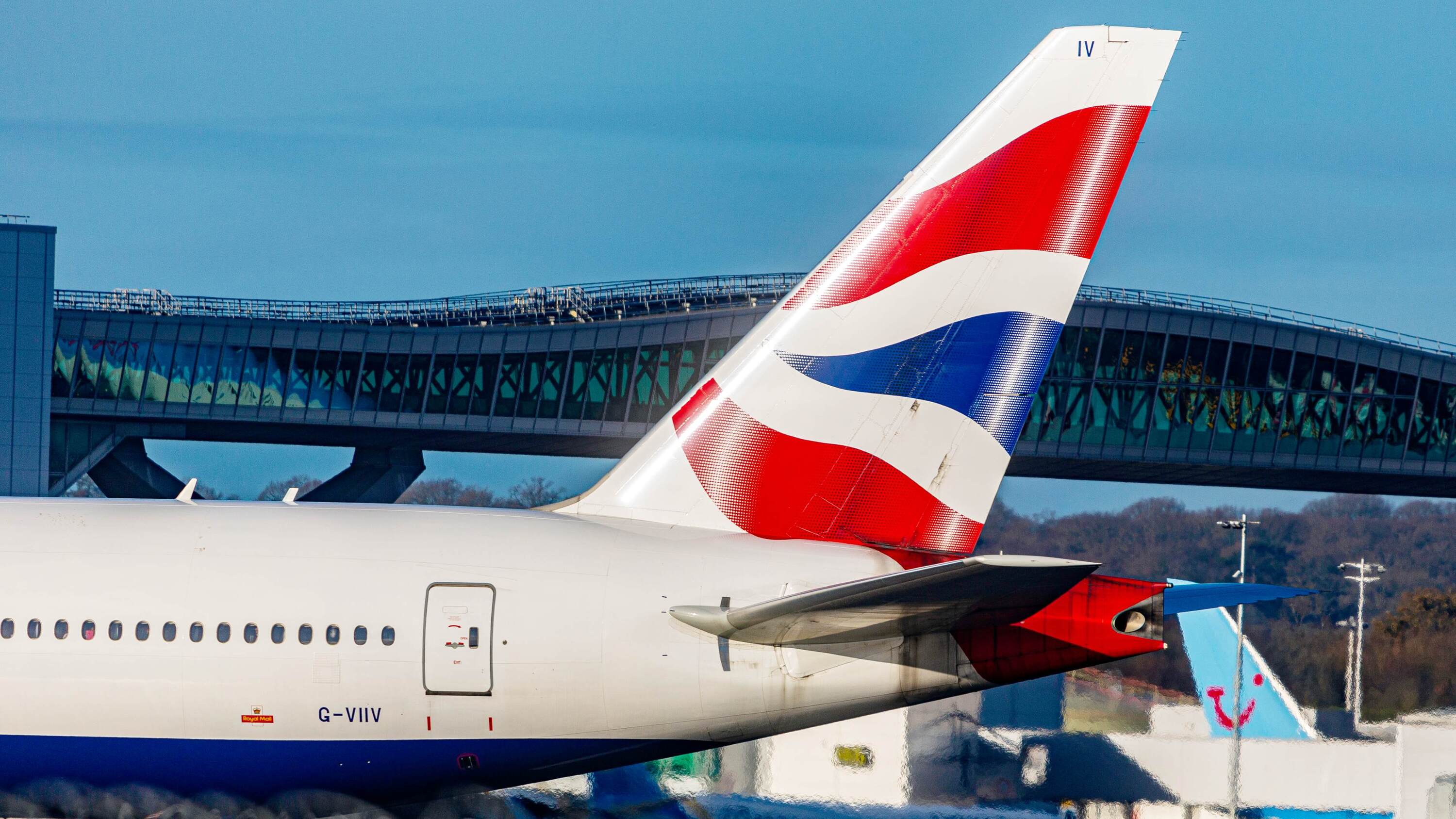 Gatwick airport's 2.2 billion second runway has been approved - here's what it means for travellers in London