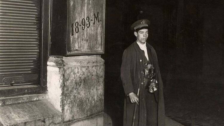 Un sereno en la noche de la capital (foto: Cuéntame cómo era Madrid).