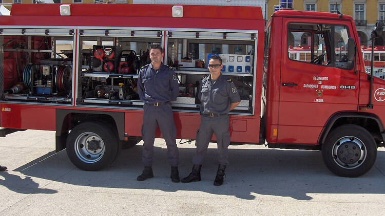 Regimento de Sapadores Bombeiros de Lisboa Regimento de Sapadores Bombeiros de Lisboa