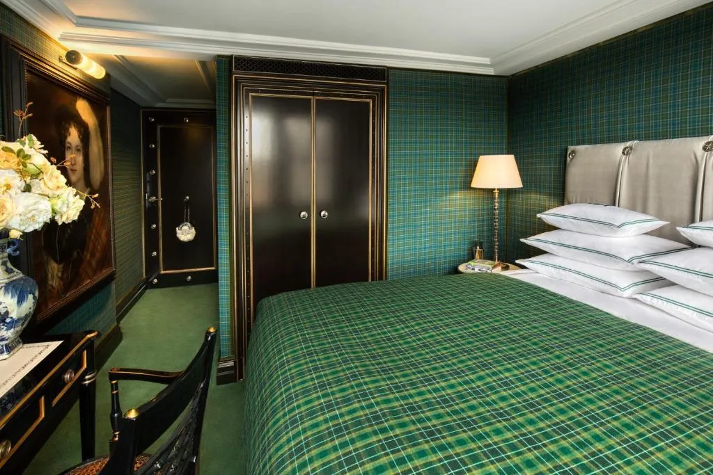 A bedroom at of 100 Princes Street in Edinburgh
