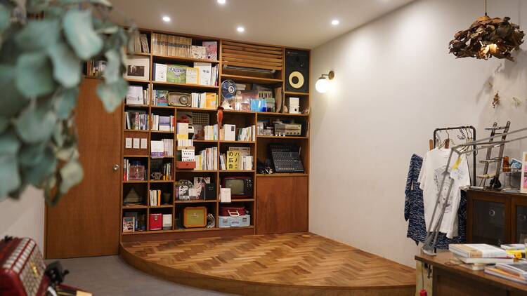 まずは一夜団地の住人になる。