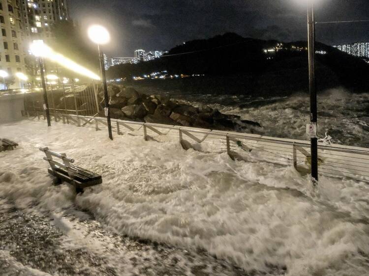 最令人難忘香港颱風回顧：最強颱風記錄10號風球哪個破壞力最驚人？懸掛時間最長颱風是哪個？