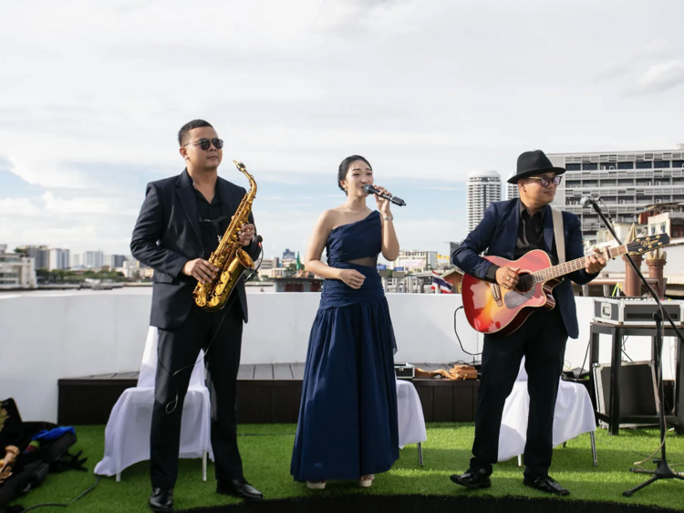 Cruise with your chosen ones on the Chao Phraya
