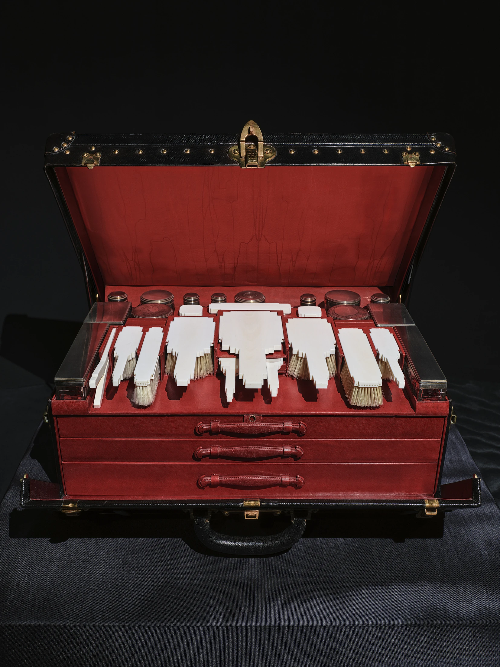 Louis Vuitton d&eacute;voile tous ses tr&eacute;sors Art d&eacute;co lors d&rsquo;une expo gratuite !