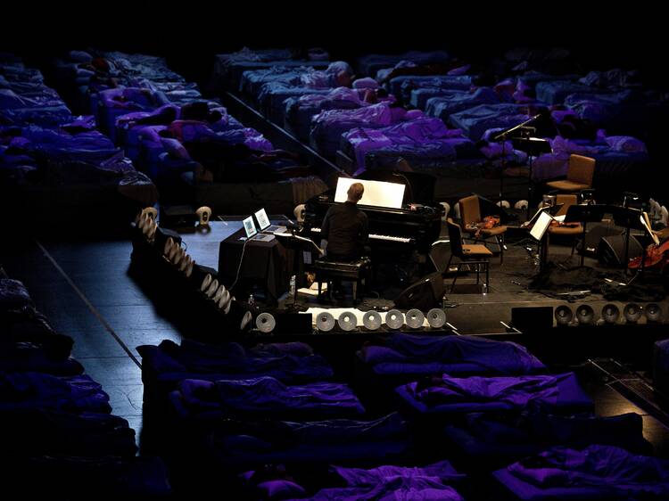 À la Fondation Louis Vuitton, Max Richter va jouer "Sleep" toute une nuit devant un public allongé dans des lits