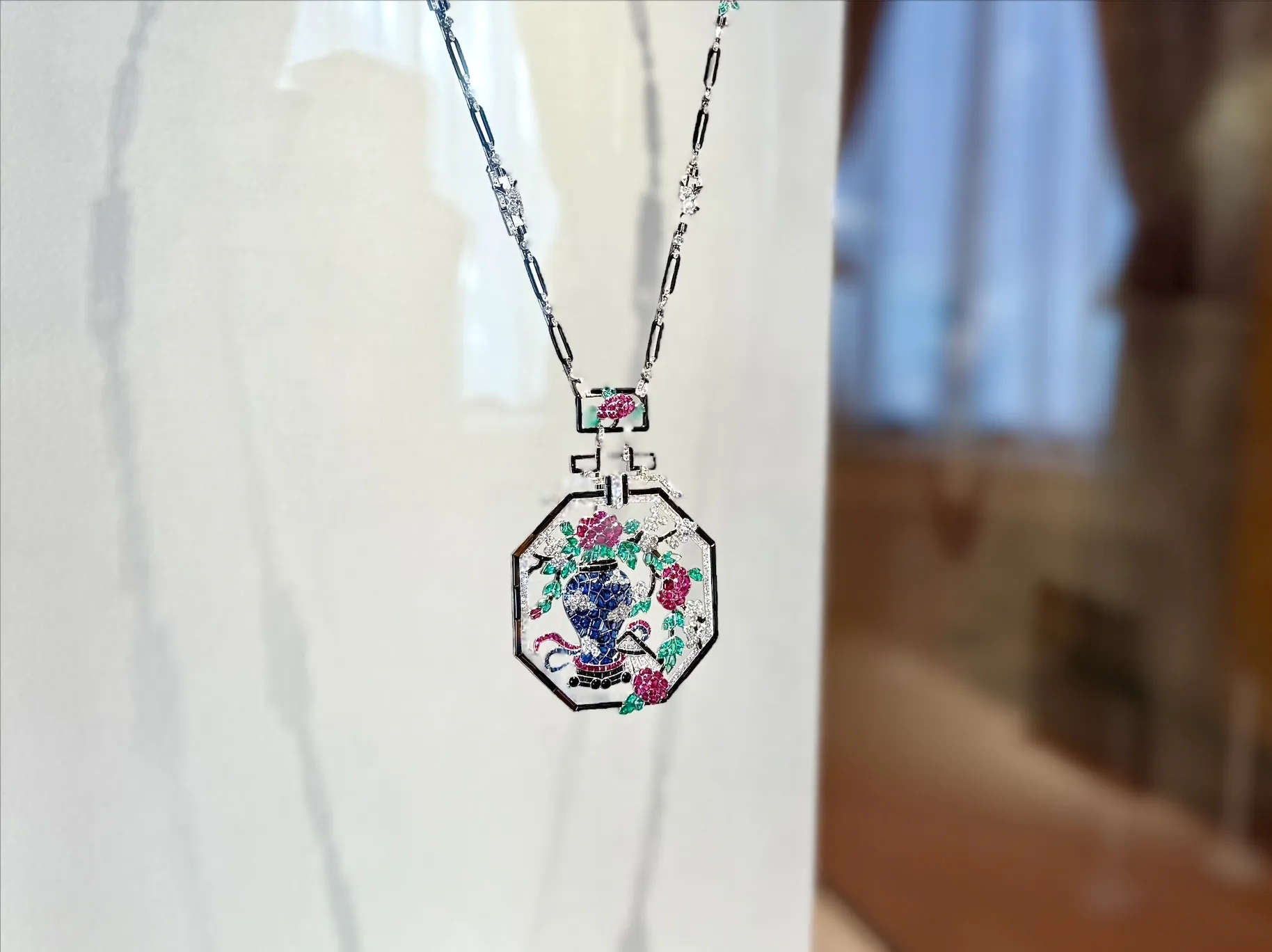 永遠なる瞬間 ヴァン クリーフ＆アーペル —— ハイジュエリーが語るアール・デコ