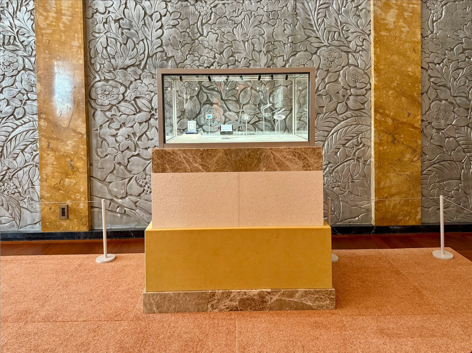 永遠なる瞬間 ヴァン クリーフ＆アーペル —— ハイジュエリーが語るアール・デコ